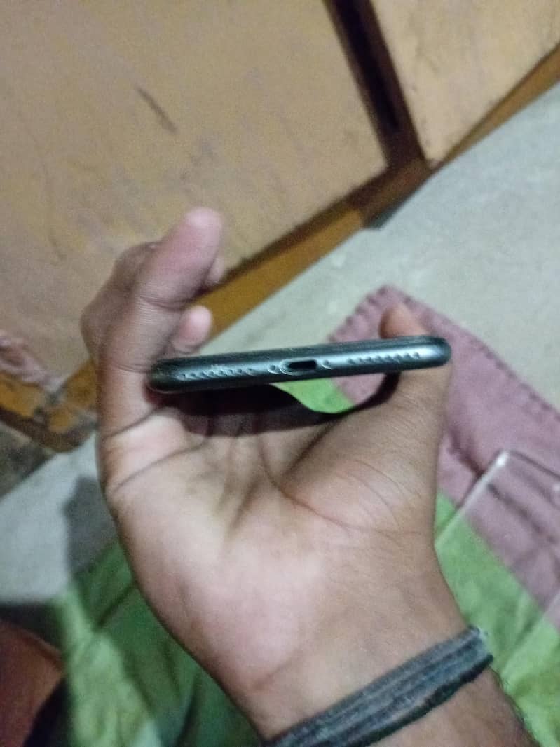 Apple iPhone 8 Plus 1