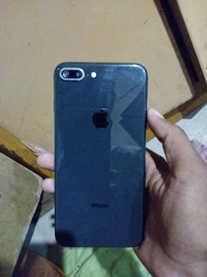 Apple iPhone 8 Plus 3