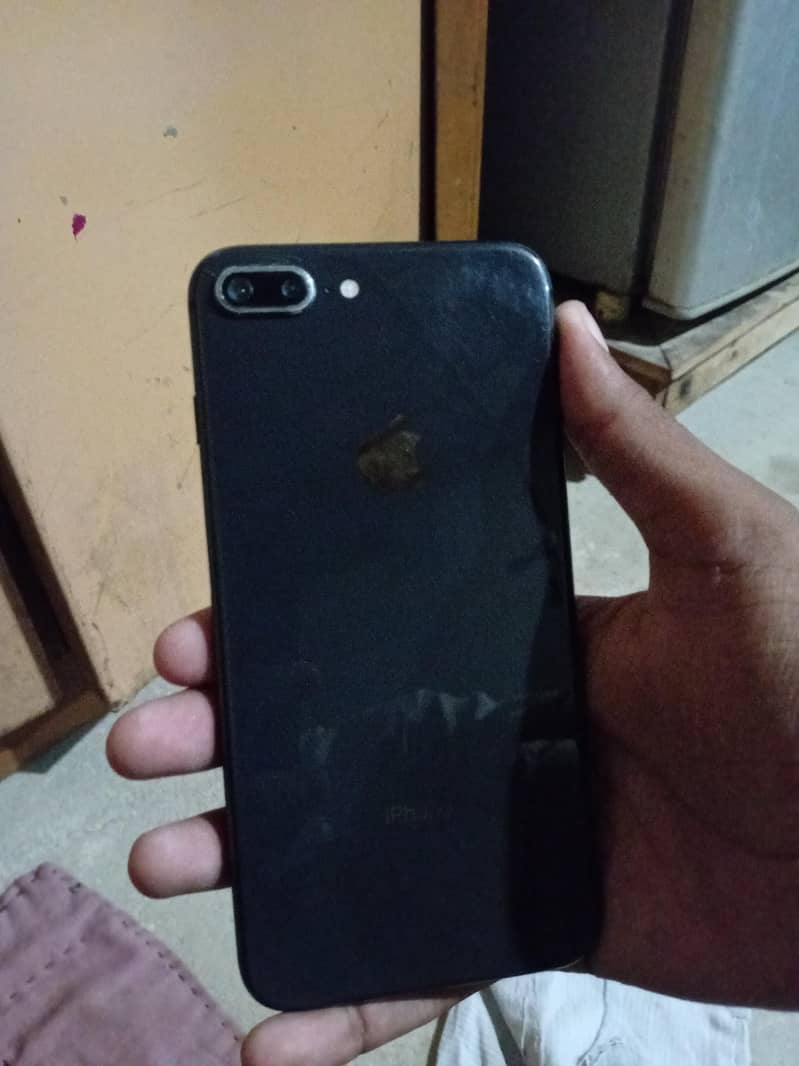 Apple iPhone 8 Plus 4