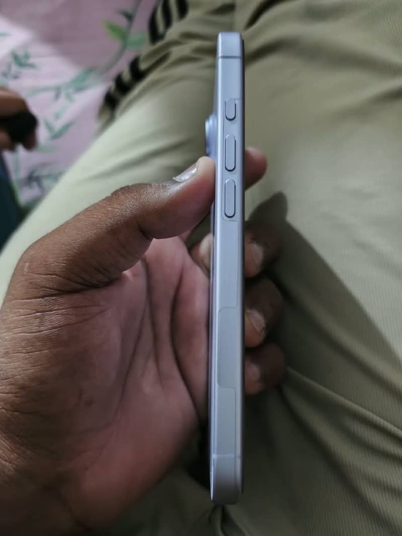 Apple iPhone 17 5