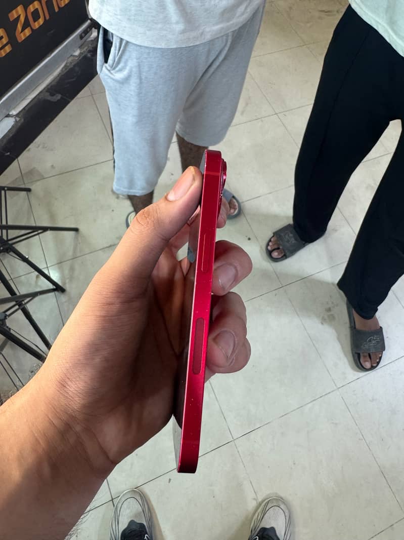 Apple iPhone 14 4