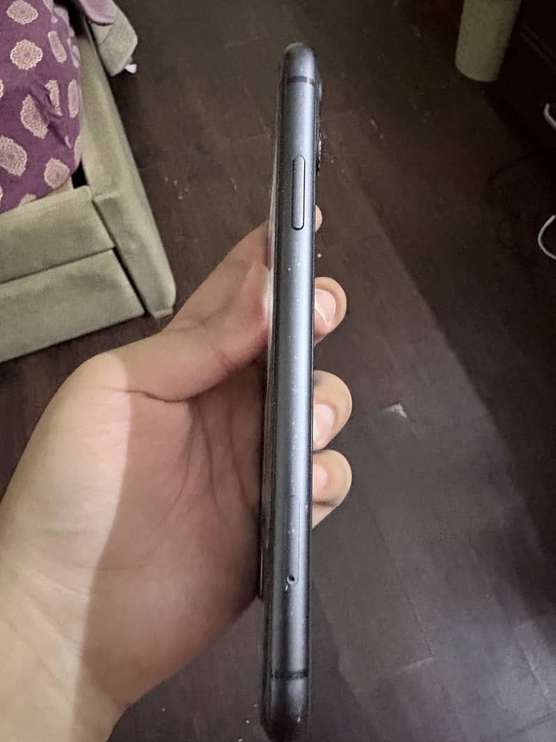 Apple iPhone 11 3