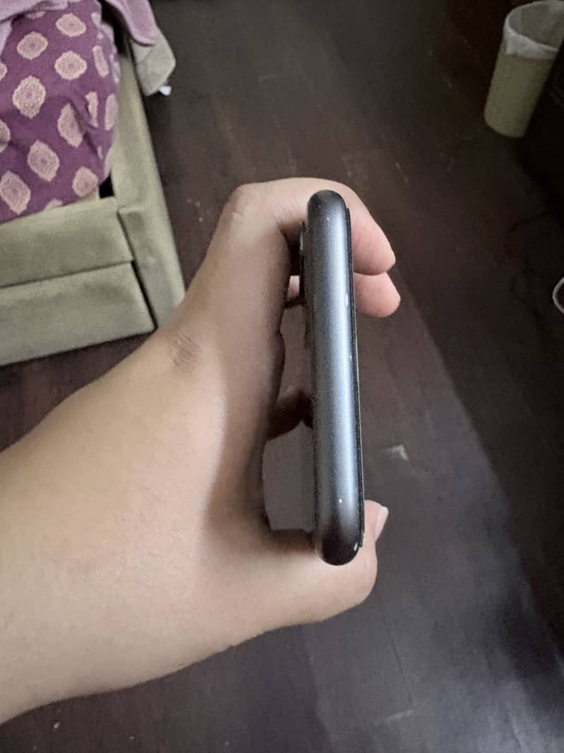 Apple iPhone 11 4