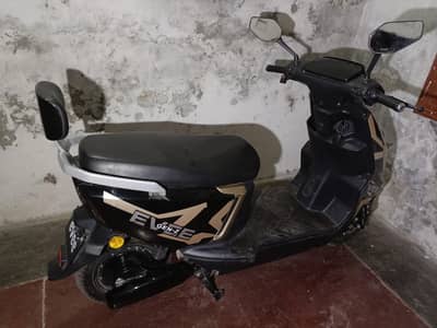 Evee Gen-Z Electric Scooter Bilkul Saaf Condition Mai Sale Kay Liye