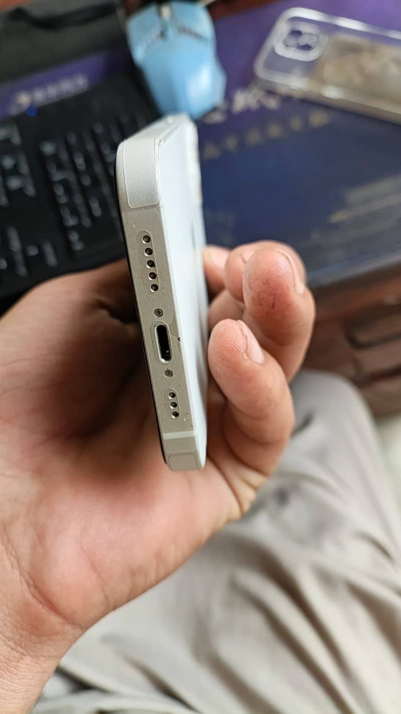 Apple iPhone 13 2