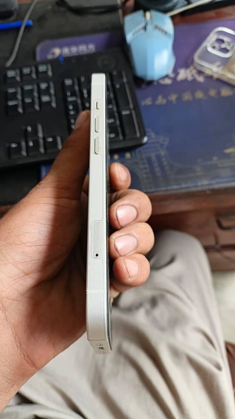 Apple iPhone 13 3