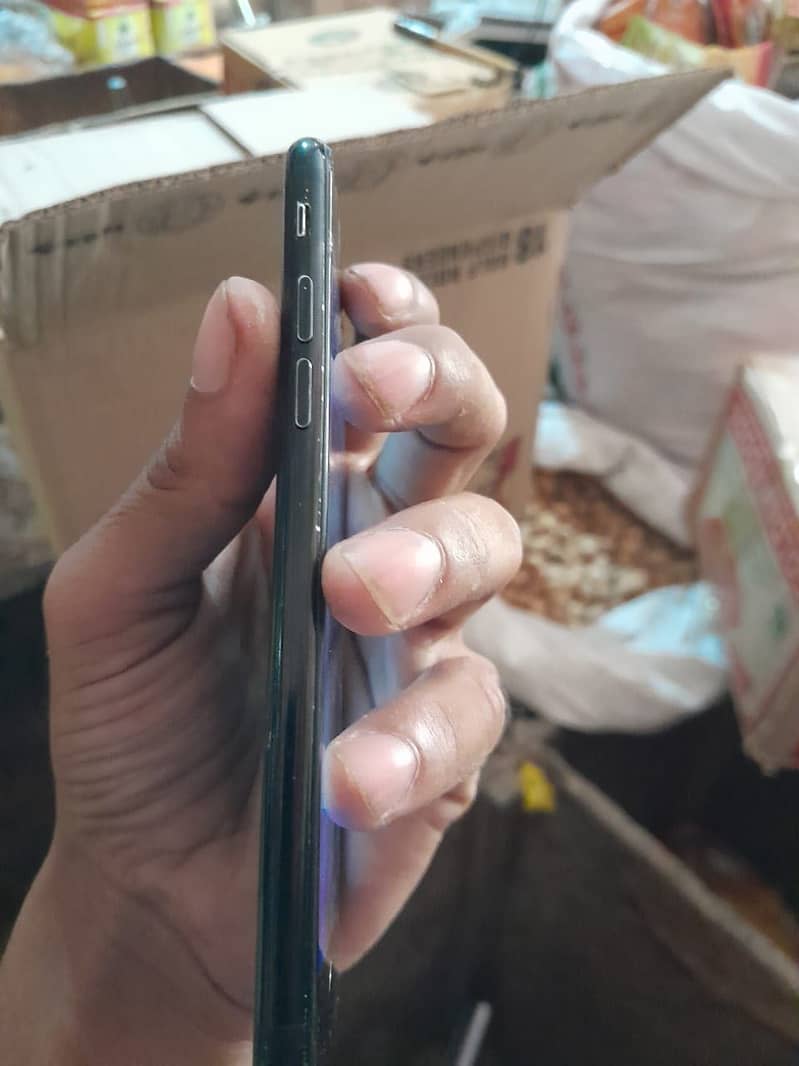 Apple iPhone 7 3