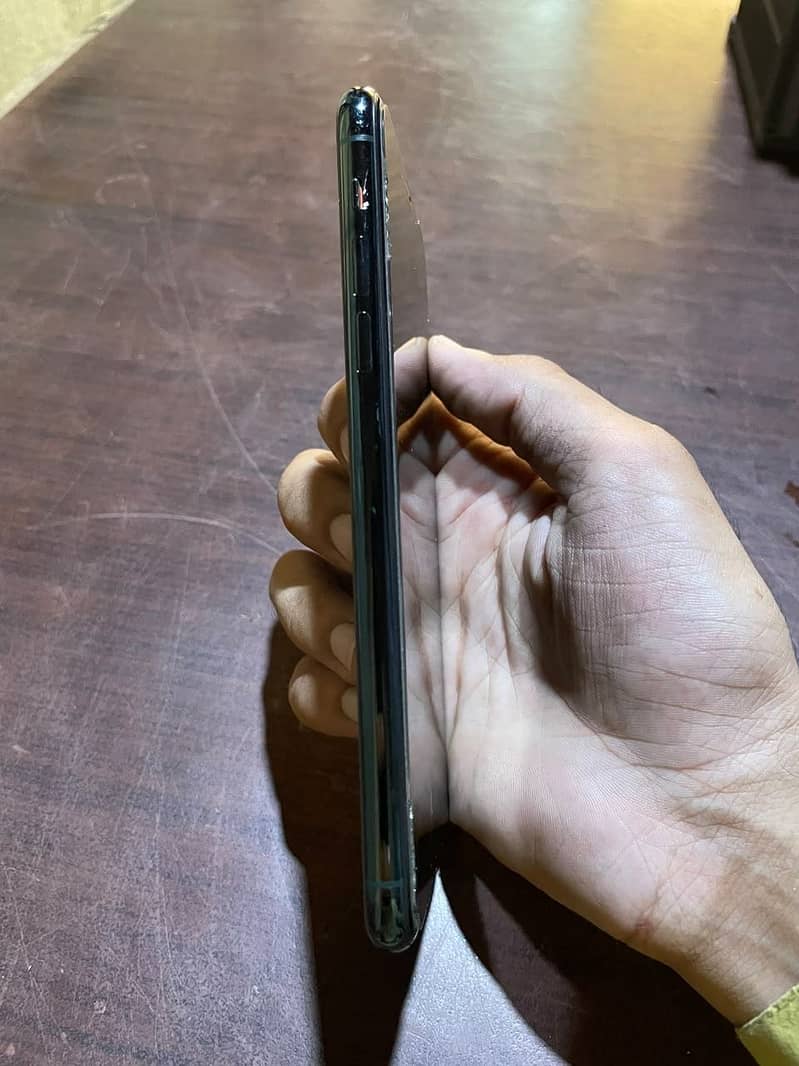 iPhone 11pro max 4