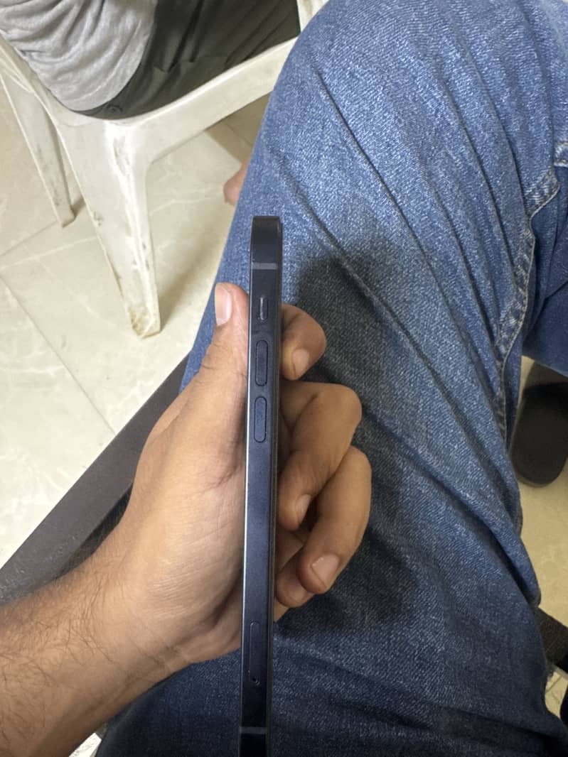 Apple iPhone 12 3