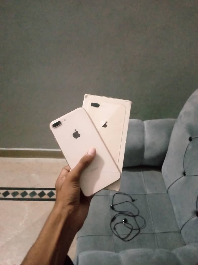 Apple iPhone 8 Plus 0