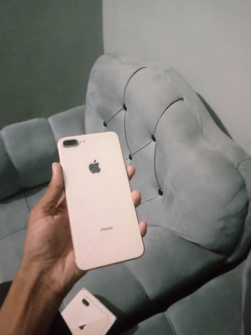 Apple iPhone 8 Plus 1