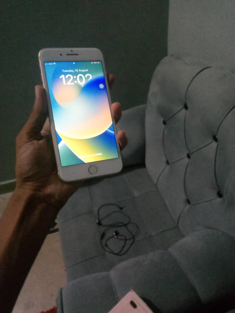 Apple iPhone 8 Plus 4