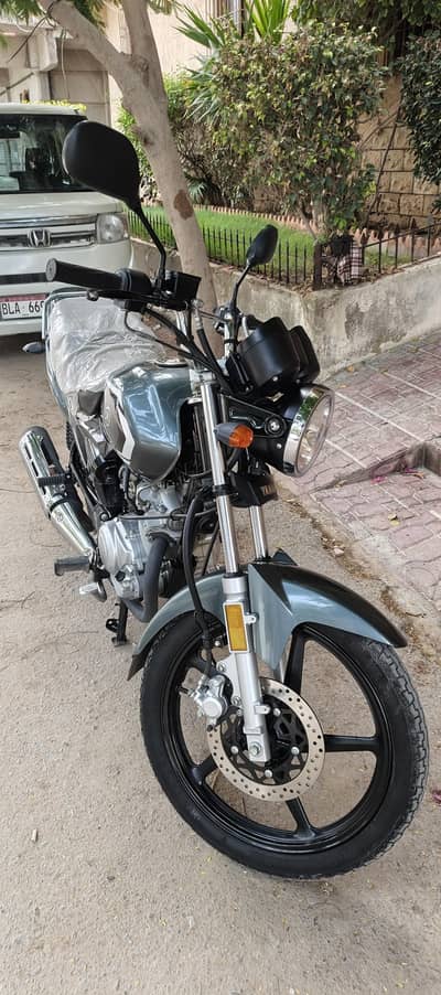 Yamaha YB 125Z-DX (2025) Greenish Gray Metallic