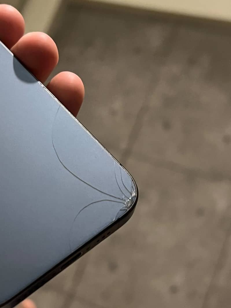 Apple iPhone 15 Pro 2