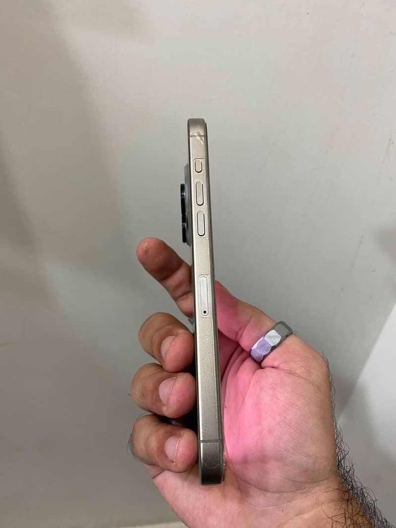 iPhone 15 Pro Max 2