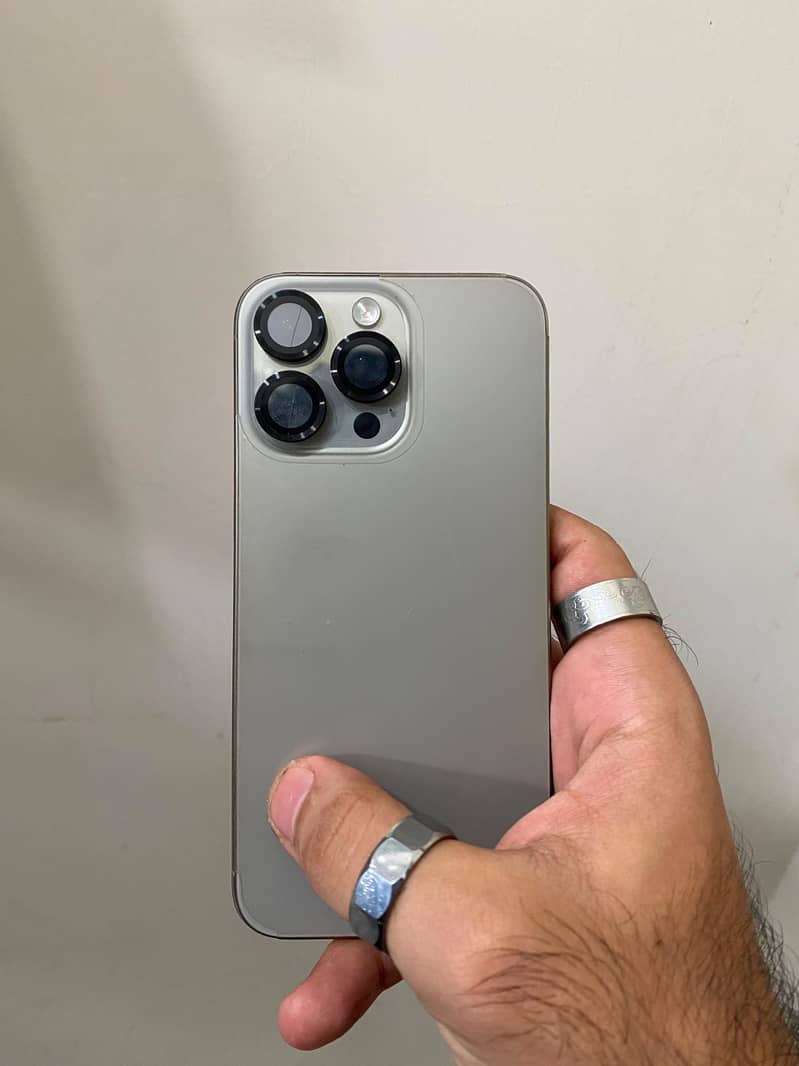iPhone 15 Pro Max 3