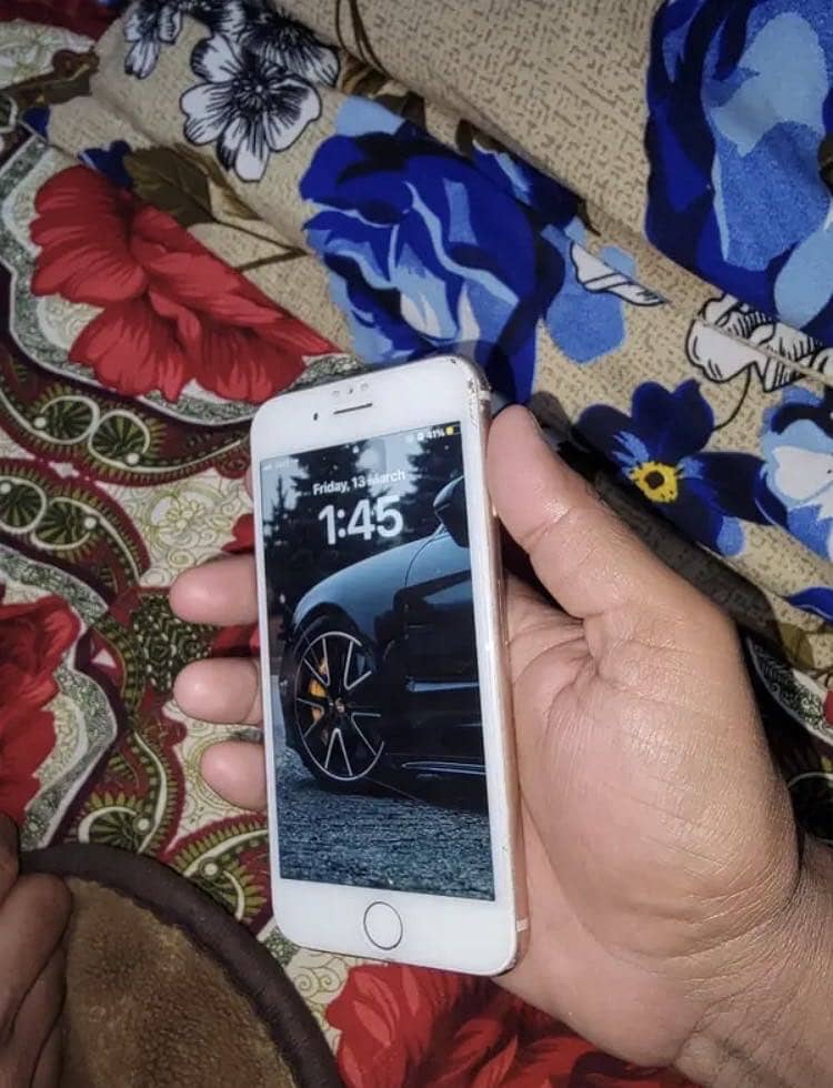 Apple iPhone 8 1