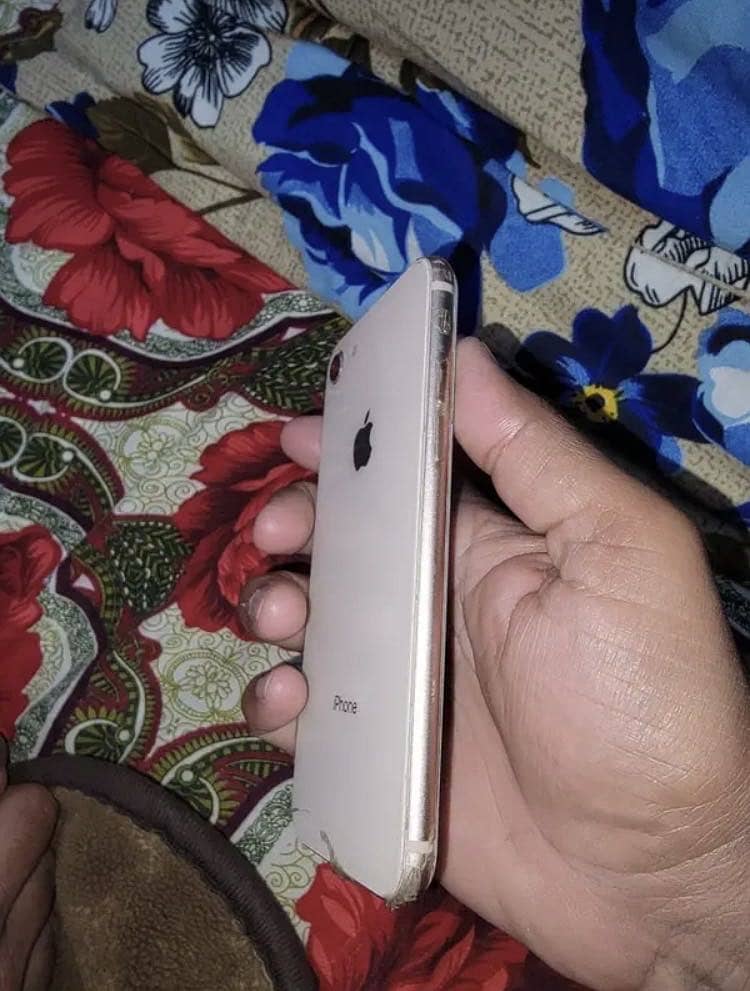 Apple iPhone 8 3