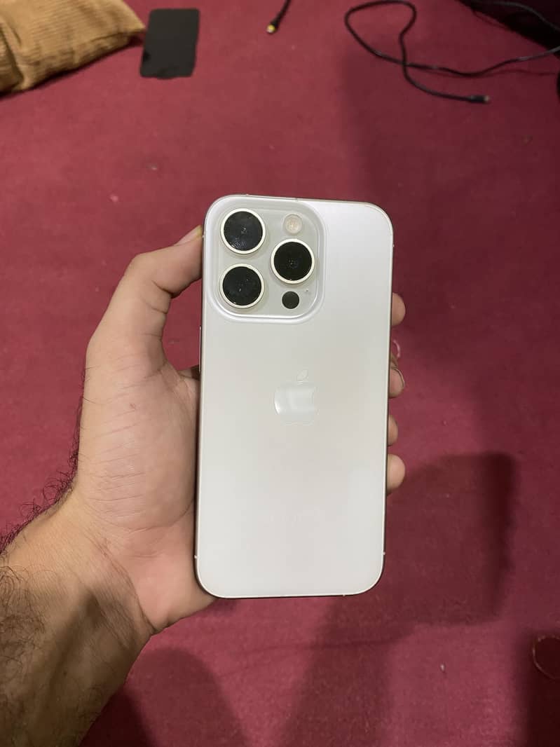Apple iPhone 15 Pro 0