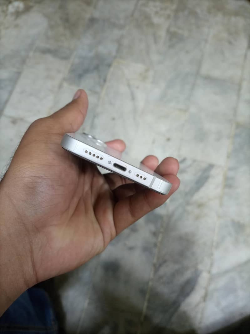 Apple iPhone 13 1