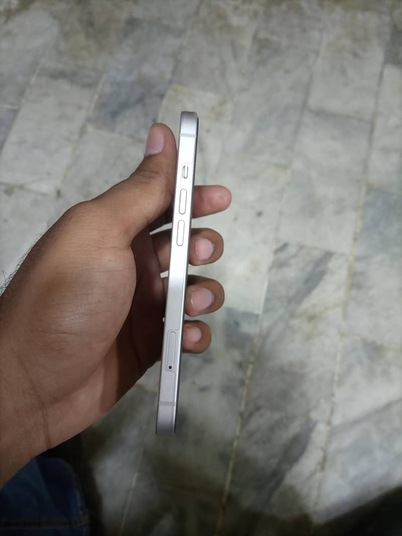 Apple iPhone 13 3