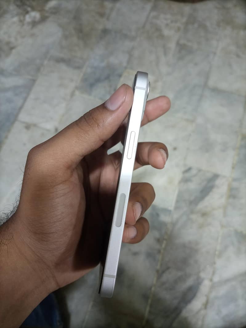 Apple iPhone 13 4