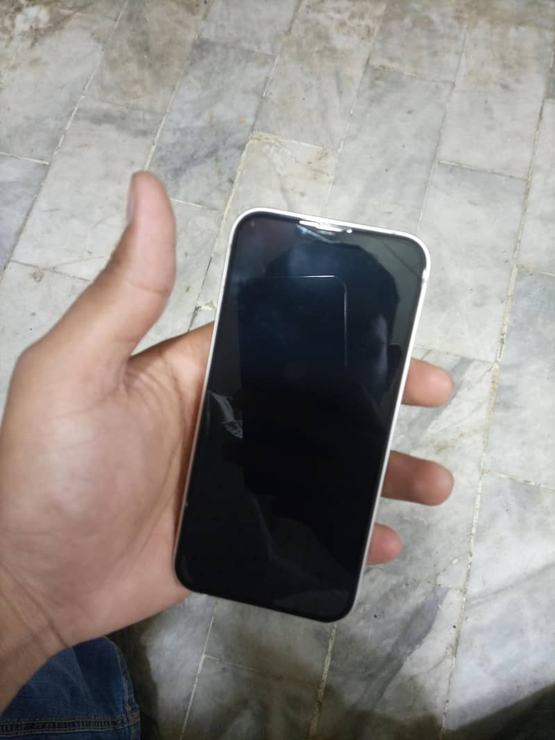 Apple iPhone 13 5