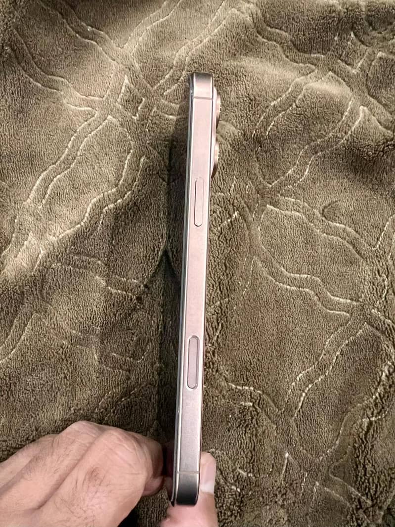 iPhone 16 Pro Max 2
