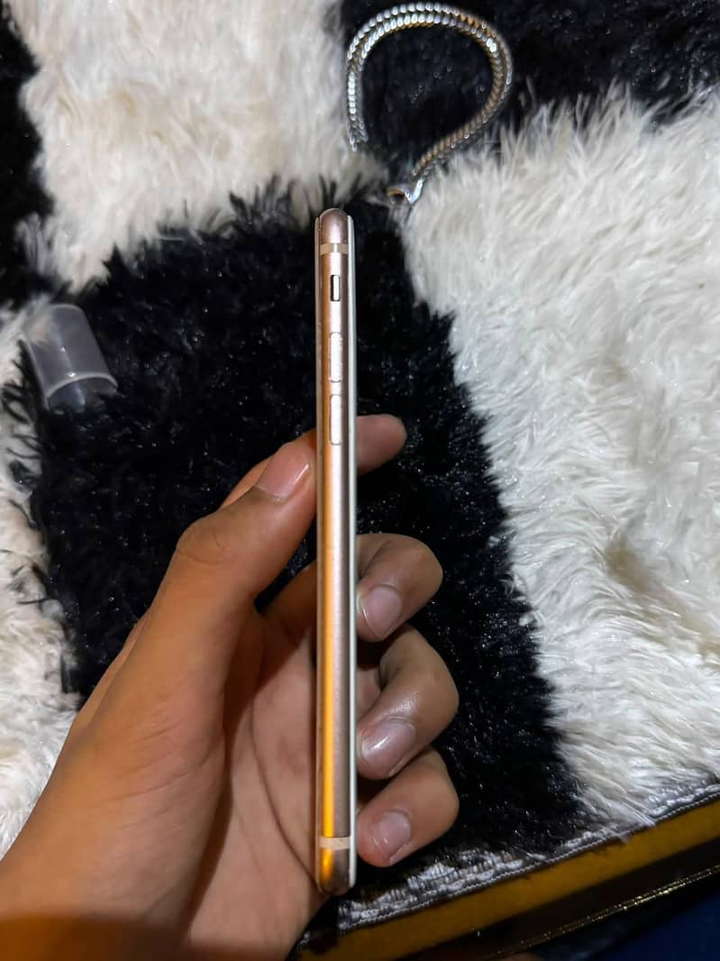 Apple iPhone 8 5