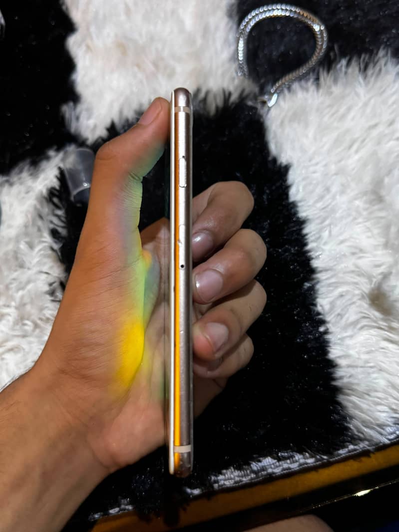 Apple iPhone 8 6