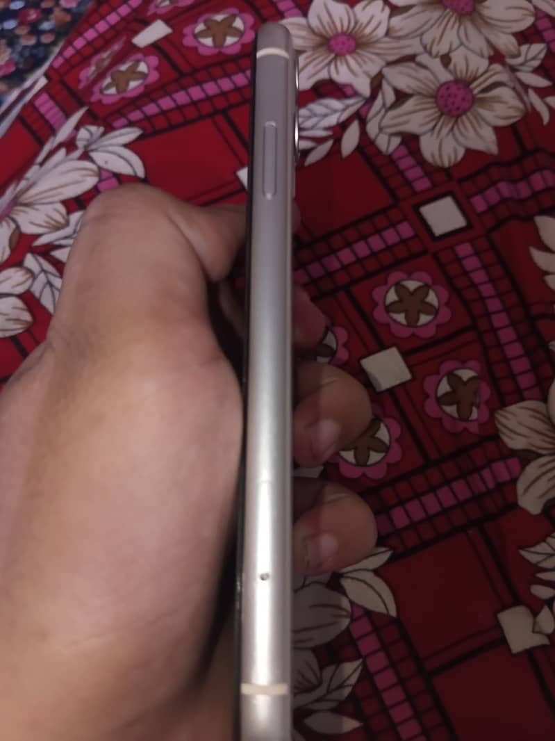 Apple iPhone 11 7