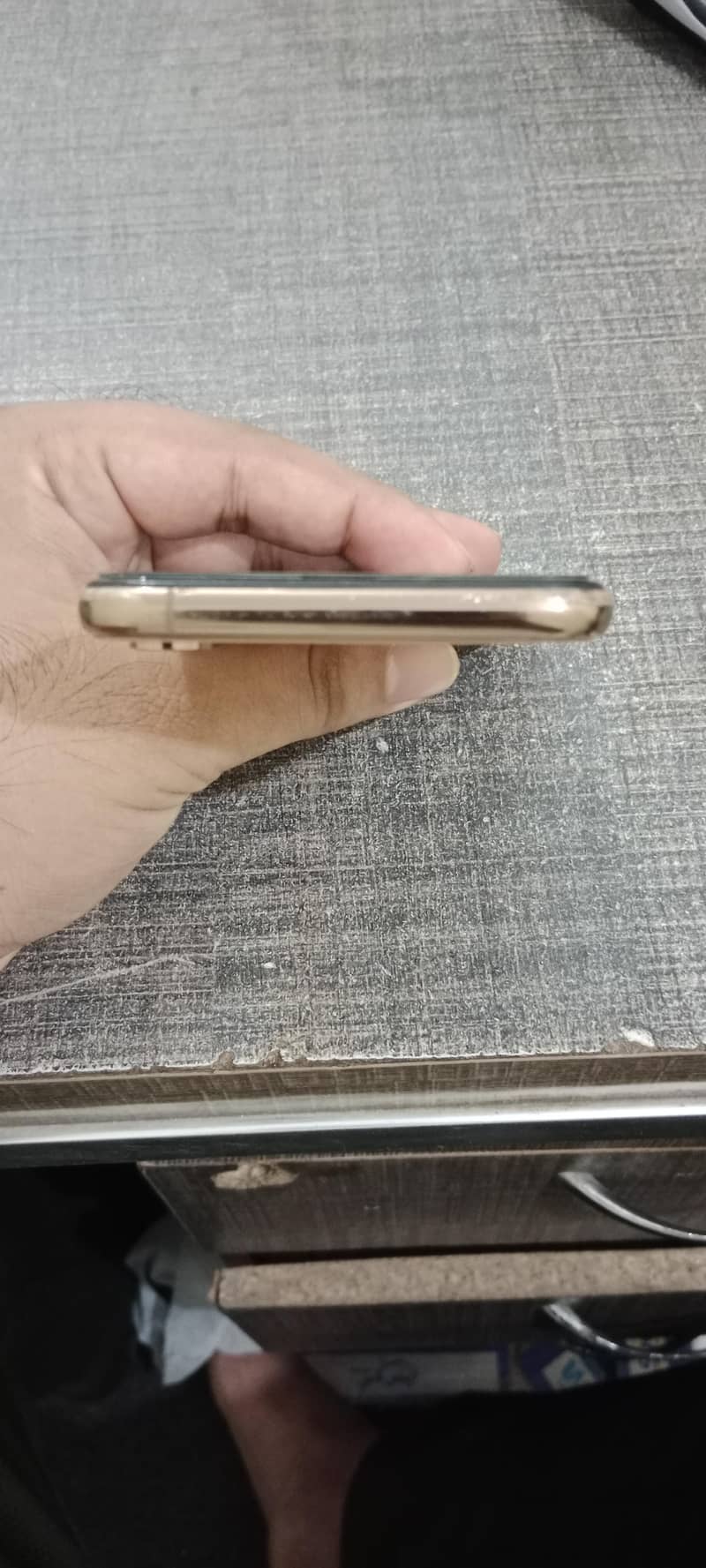 Apple iPhone XS 3