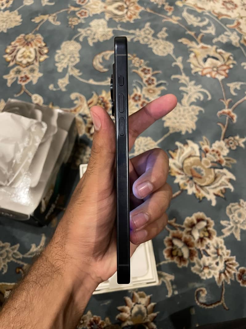 Apple iPhone 15 Pro Max 1