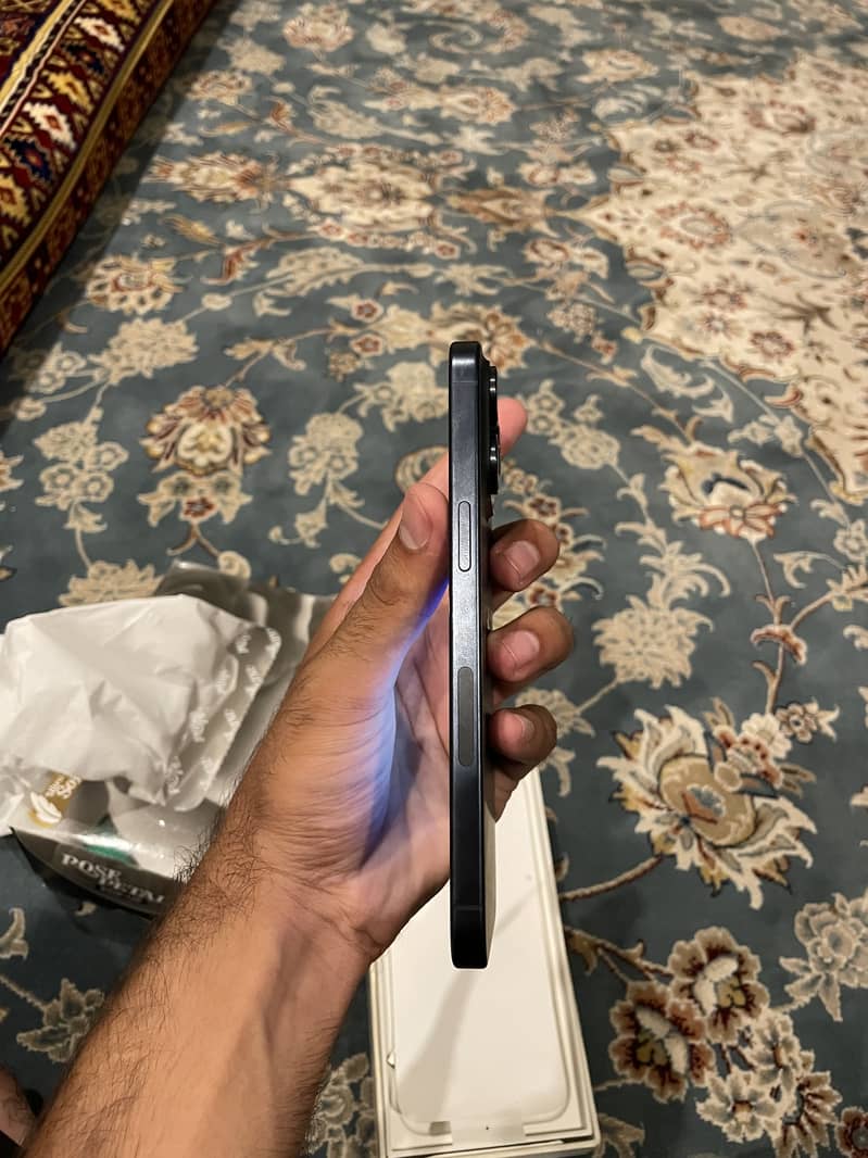 Apple iPhone 15 Pro Max 2