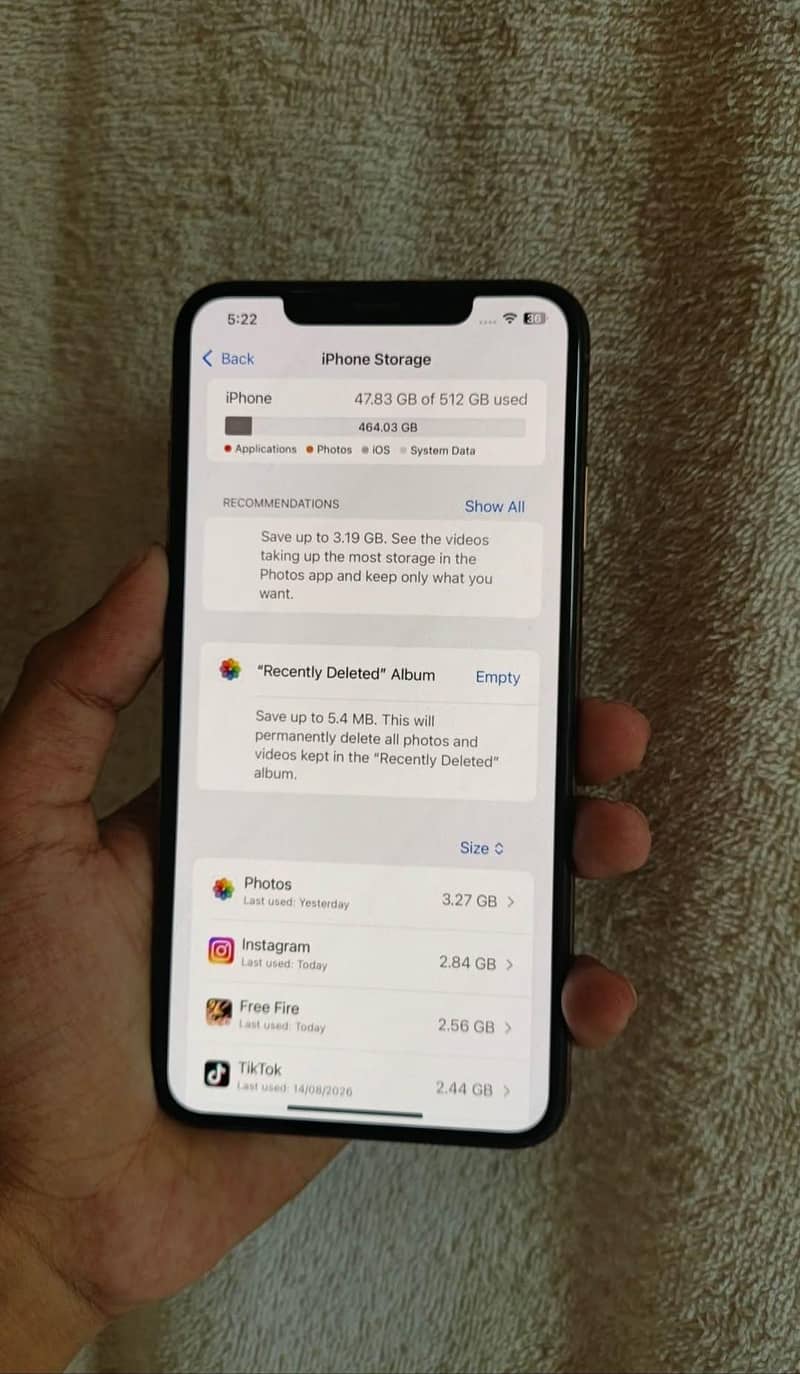 Apple iPhone XS Max 4