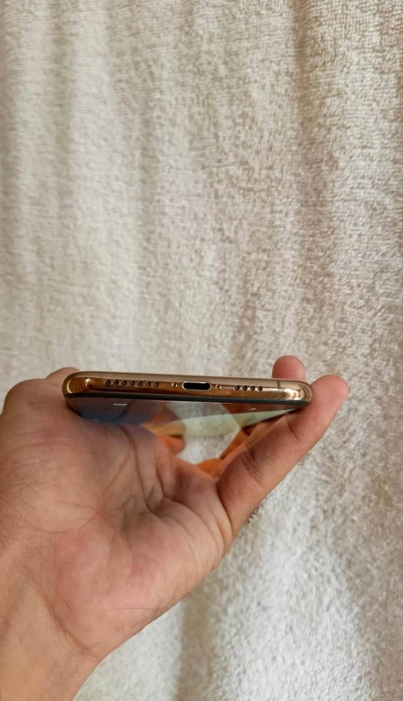 Apple iPhone XS Max 5