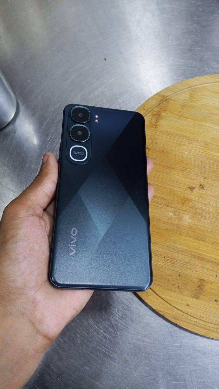 Vivo Y21 4