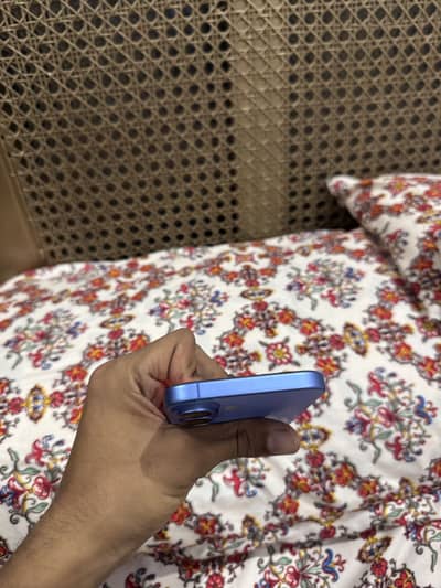 Apple iPhone 16