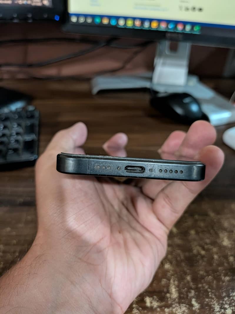 Apple iPhone 15 Pro 3