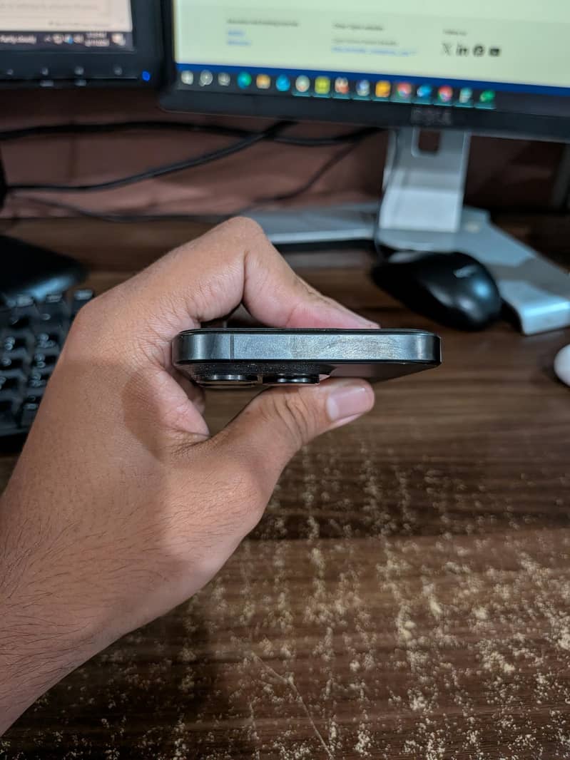 Apple iPhone 15 Pro 4