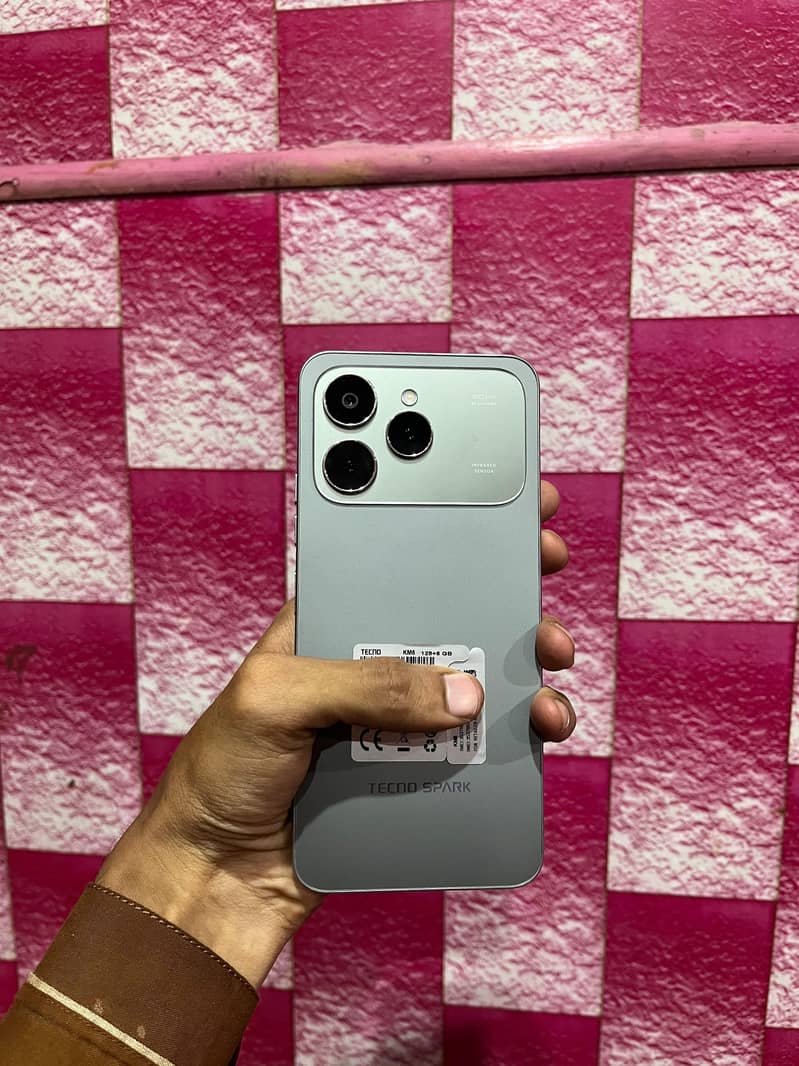 Tecno Spark 40 4