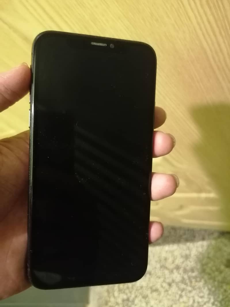 Apple iPhone XS 3