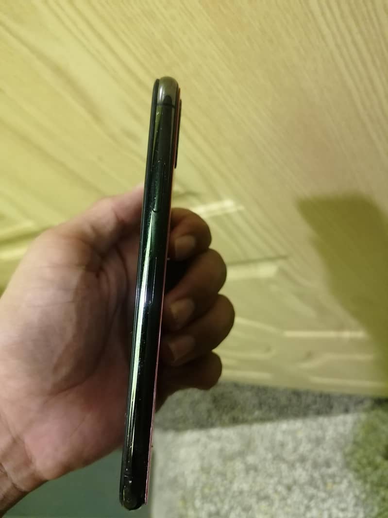 Apple iPhone XS 4