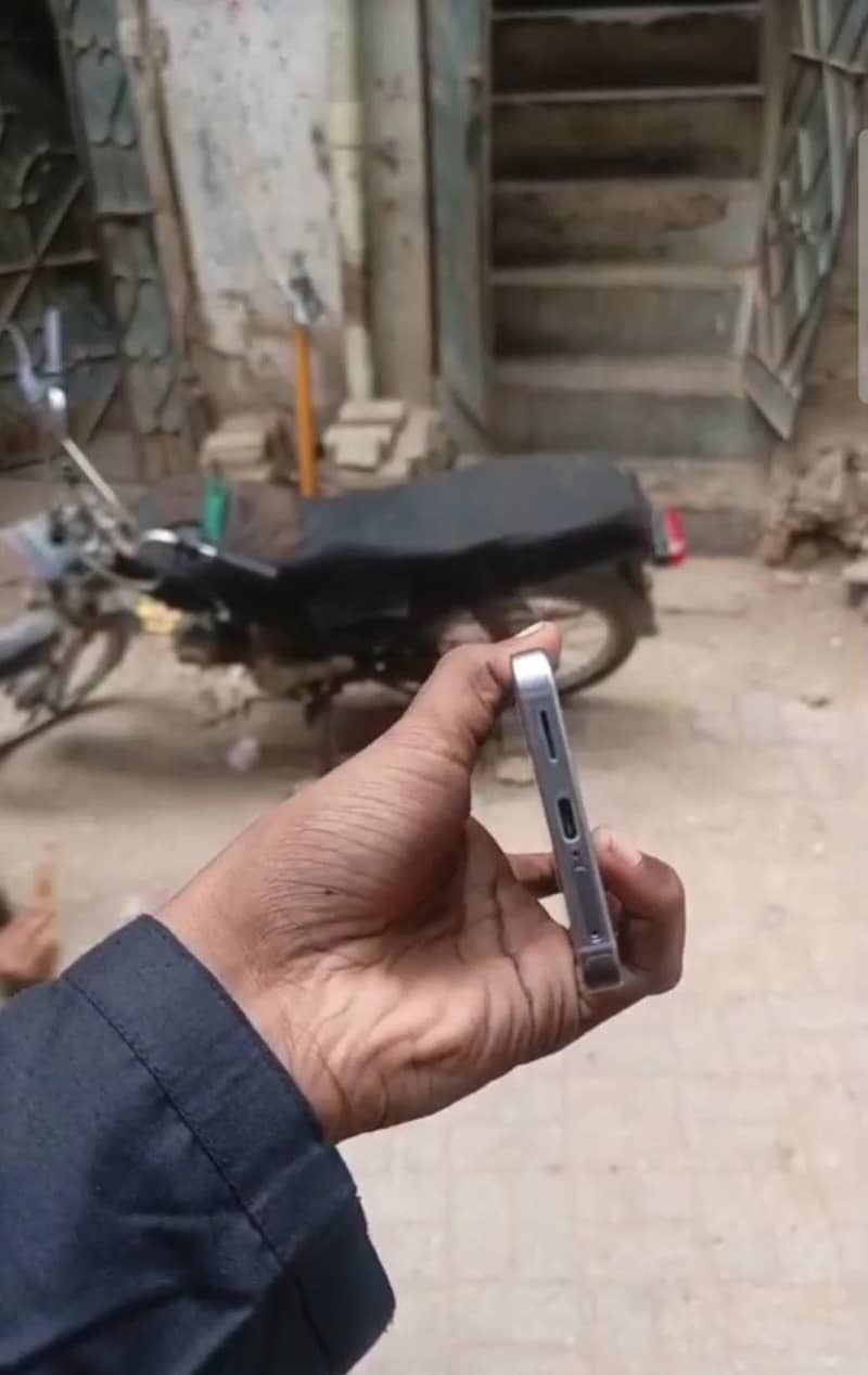 Samsung Mobile S25 4