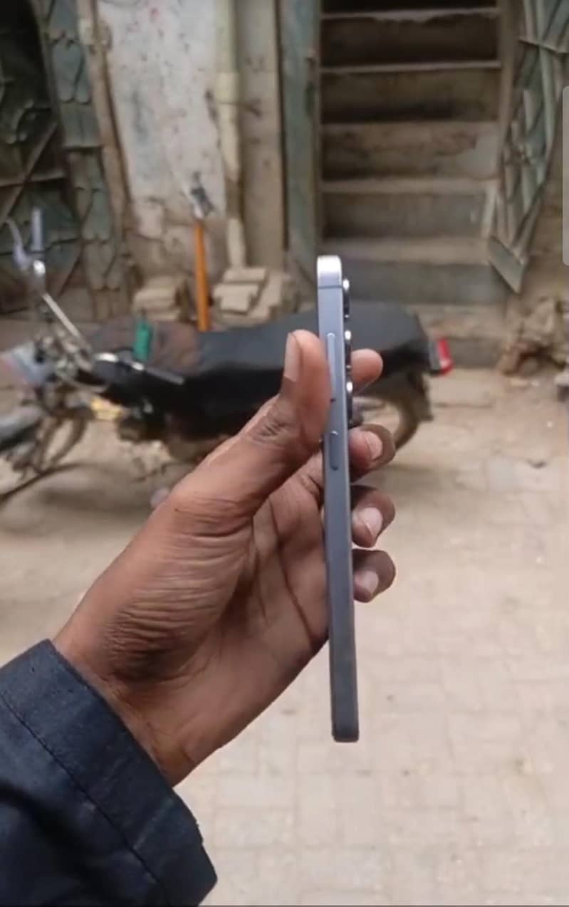 Samsung Mobile S25 5