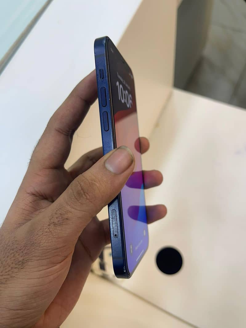 Apple iPhone 12 1