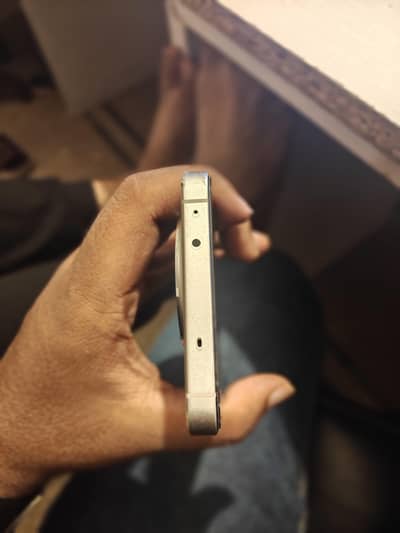 One Plus Ace 5 12/256 10/9 condition Non pta 1.5 month sim time.