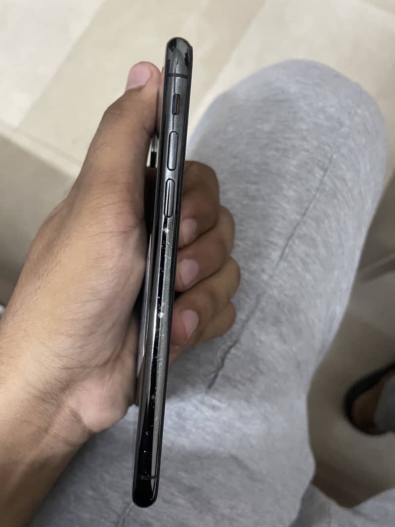 Apple iPhone X 4