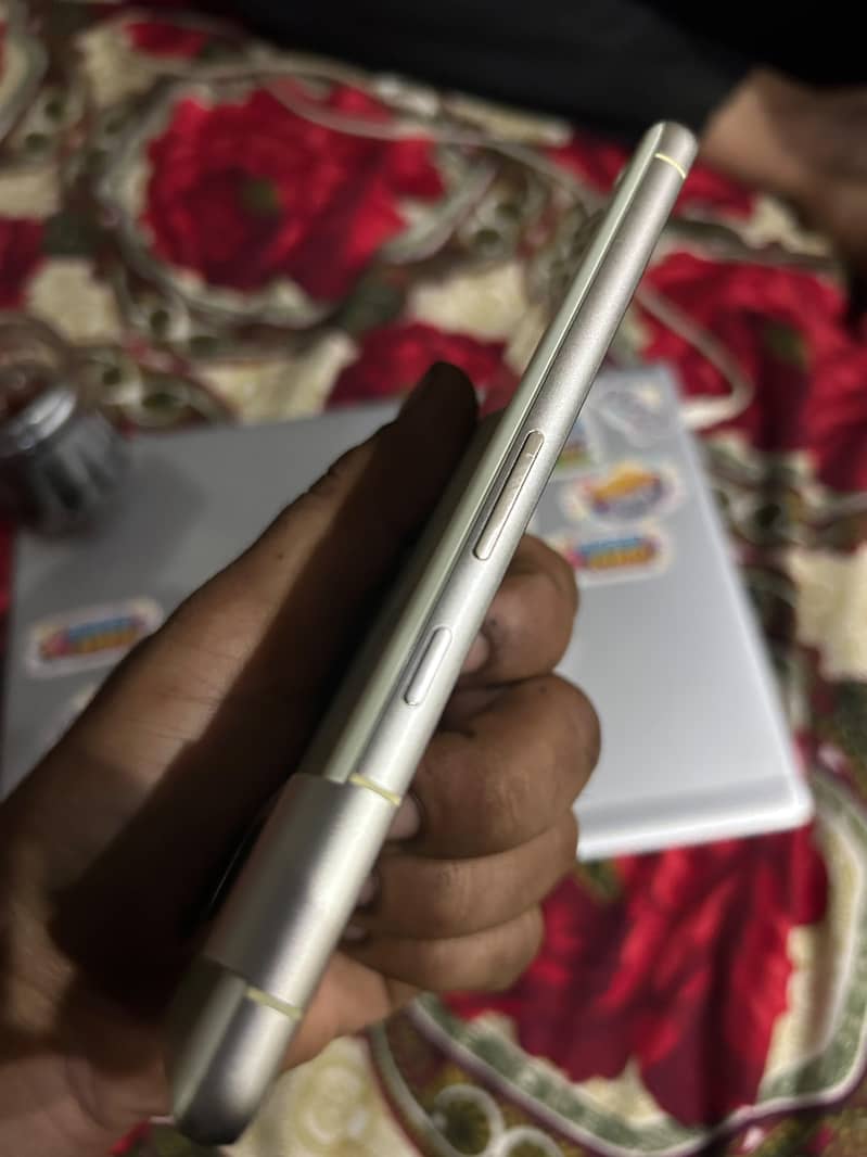 Google Pixel 7 4
