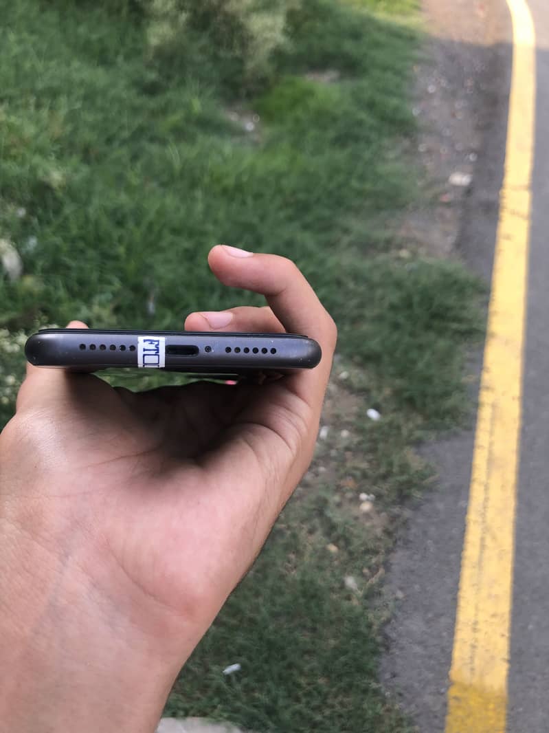 Apple iPhone 11 3